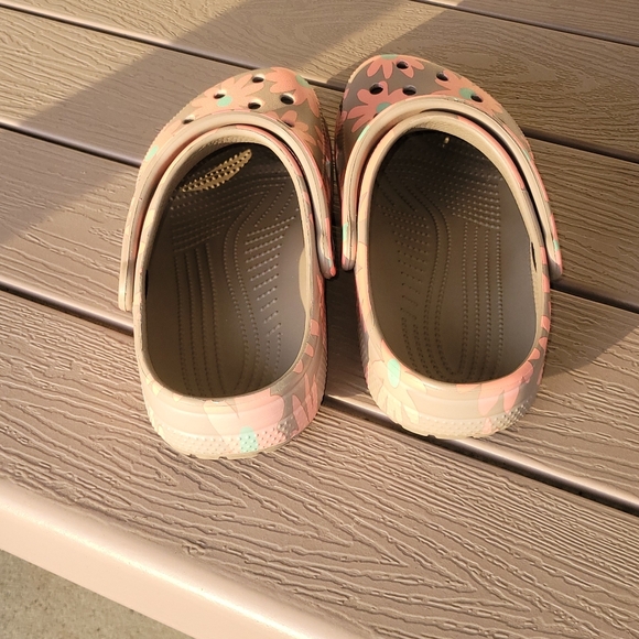 Womens Crocs - Pink and Tan Size 8 - Picture 6 of 7